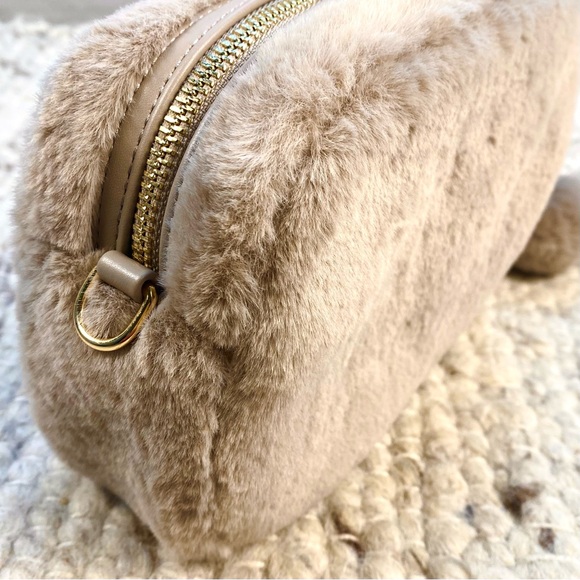 NWT GUESS Vanna Faux Fur (Clutch) – Luxe Gold-Tone Hardware Rhinestone Detail - Picture 11 of 11